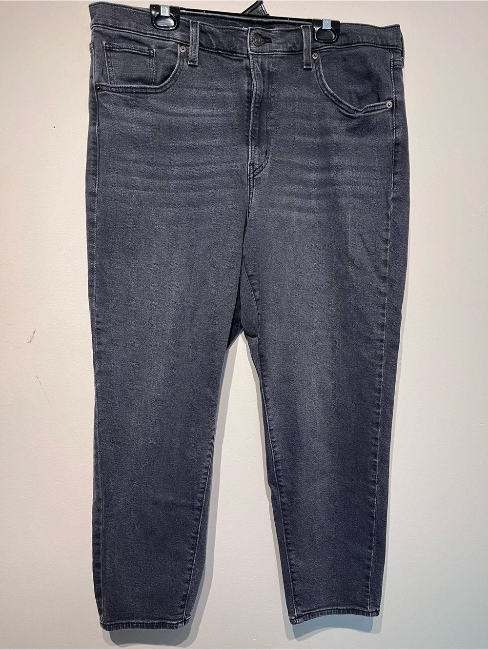 Levi’s High-Rise Mom Jeans 16W